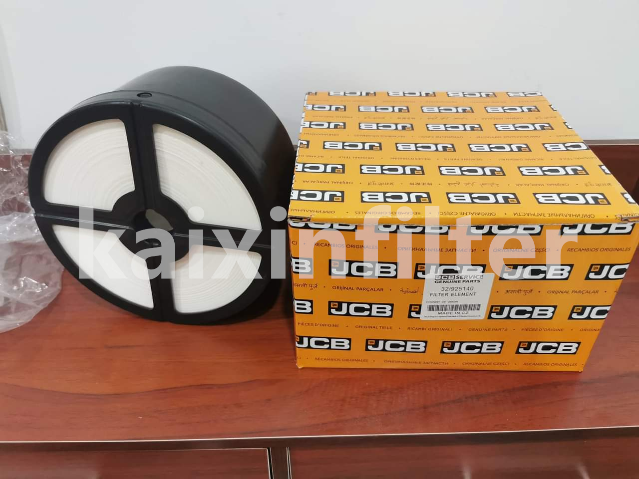 JCB 32-925140 Heavy-Duty Air Filter for Tough Worksites
