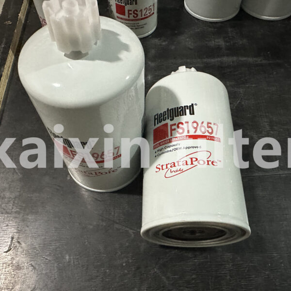 FLEETGUARD FS19657 Reliable Fuel Filter – Clean Core