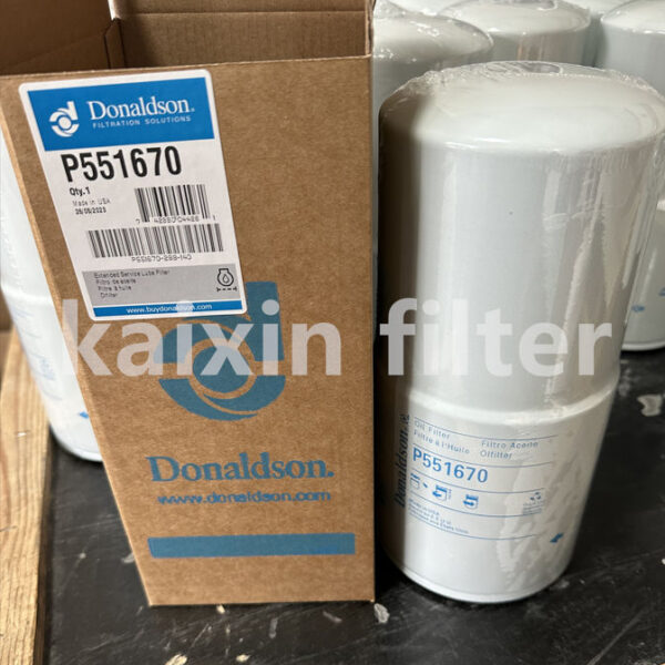 Donaldson P551670 Durable Oil Filter for Engine Lubrication